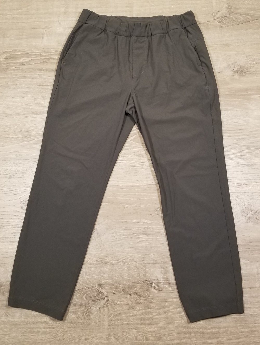VUORI Miles Ankle Pants CHAI/Taupe Straight Leg Pull-On Stretch Womens Medium